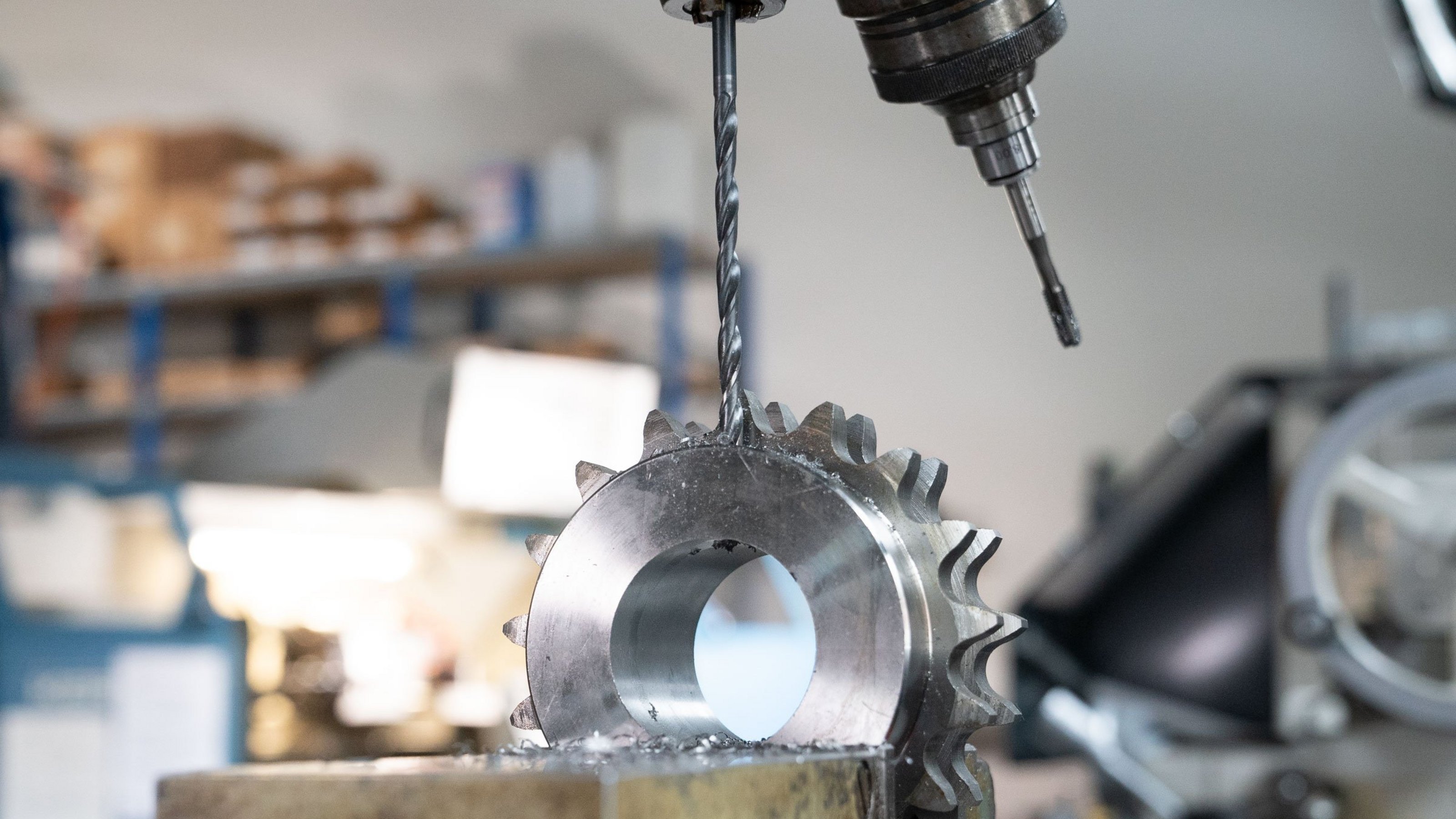 Flessibilità grazie alla propia officina – pezzi standard adatti individualmente. Flessibilità grazie alla propia officina – pezzi standard adatti individualmente.