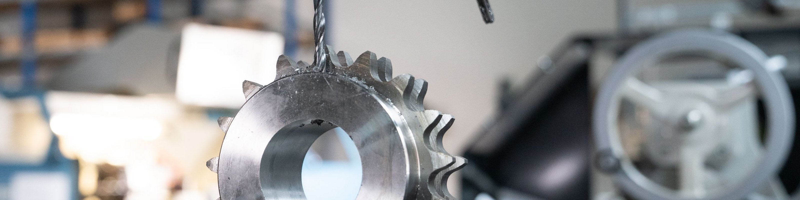 Flexibilität dank eigener Werkstatt – Standardteile individuell angepasst. Flexibilität dank eigener Werkstatt – Standardteile individuell angepasst.